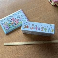 お菓子の空き缶　の画像