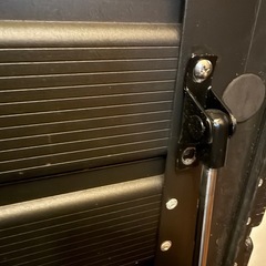 カインズ 静かに開閉できるアルミ収納ベンチ ブラック 幅150cm 奥行45cm 高さ48cm 縁台 屋外収納の画像