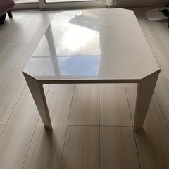 折りたたみテーブルの画像