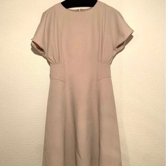 【未使用】Lily Brown 半袖フレアワンピース Fサイズ ベージュの画像
