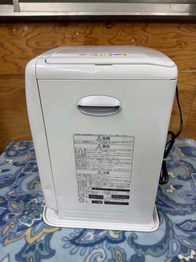【美品】ダイニチ 石油ファンヒーター FW-5625L-W ムーンホワイト 木造15畳 コンクリート20畳タイプ 出力5.6kw タン