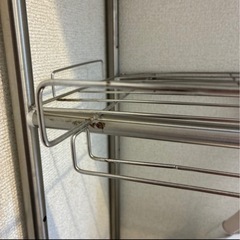 ニトリ　伸縮ステンレス洗濯機ラックの画像