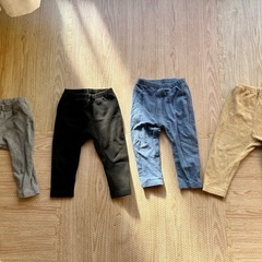 ユニクロ８０cm パンツ4枚　黒、グレー、デニム、ベージュの画像