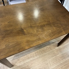 ダイニングテーブルの画像