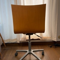 椅子（コロコロ付デスクチェア）の画像