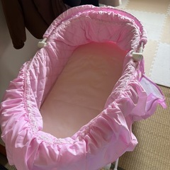 ベビーベッドの画像