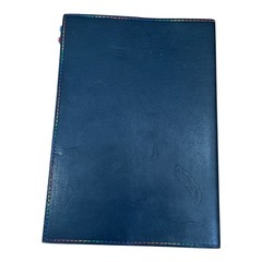 ブラック レザー ★ 本革 ハンドメイド ブックカバー A5サイズ ★ 足跡の画像