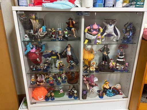 フィギュア棚    ワンピースフィギュア 全て