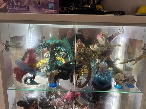 フィギュア棚    ワンピースフィギュア 全て