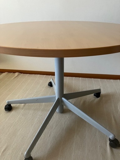 steelcase 円形テーブル　昇降式　キャスター付き　ダイニングテーブル、ワークテーブル、オフィステーブル