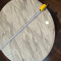 丸いテーブルの画像