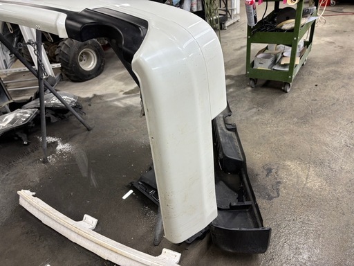 決まりました。200系 ハイエース TRDリアバンパー