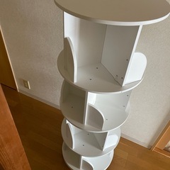 くるくる回る本棚の画像