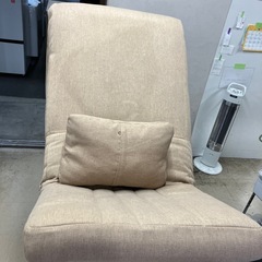 石2603-0080 ベージュ色のリクライニングチェア　キズ汚れ有りの画像