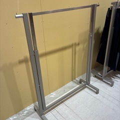 アパレル商品ラックの画像