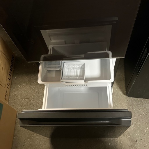 石2603-0082 ハイセンス　2024年製冷凍冷蔵庫135L 動作確認済み　中古美品　HR-G13C-BR