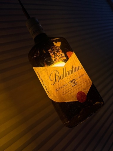 【SIN GARAGE】おしゃれボトルライト　Ballantine’s ボトルライト 100V電源 ハンドメイド 間接照明 ペンダント風