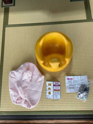 A priaベビーカー、B umbmバンボベビーソファ、イングリッシーナファストテーブルチェア