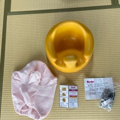 A priaベビーカー、B umbmバンボベビーソファ、イングリッシーナファストテーブルチェアの画像