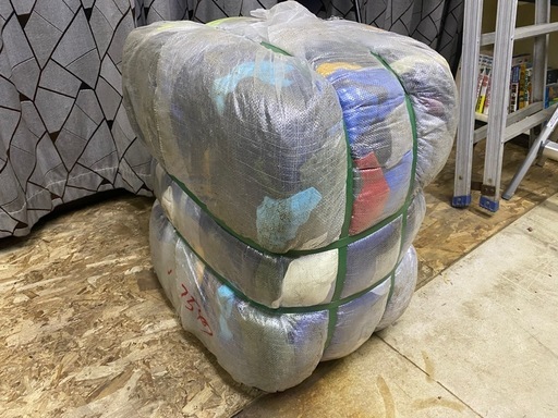 【引渡済】フード付きパーカー 古着ベール 50kg  国内未開封　