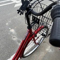 赤色の自転車の画像