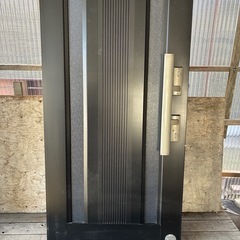 玄関ドアの画像