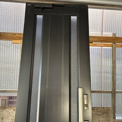 玄関ドアの画像