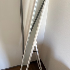立てかけ鏡の画像
