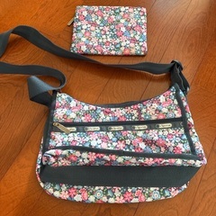 LeSportsac のショルダーバッグの画像