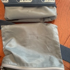 LeSportsac のショルダーバッグの画像