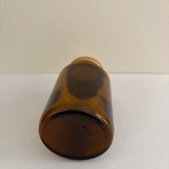 茶褐色ガラス瓶　蓋付き　　容量100ml    新品の画像