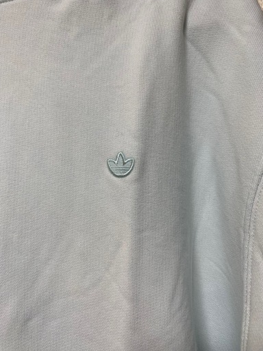 adidas アディダス　パーカー　　水色