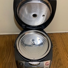 TOSHIBA 東芝 IHジャー炊飯器 RC-10KG 5.5合炊き
の画像