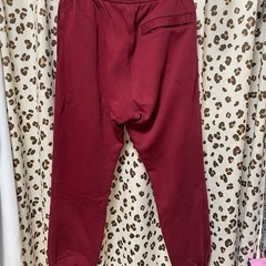 NIKE  ナイキ　　ズボン　　ジョガーパンツ　　裏起毛　　　　ワインレッド?の画像