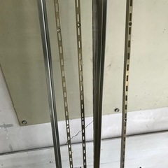 棚作りに重宝⭕️チャンネルサポート(棚柱)6本まとめて！ゴールドカラーの画像