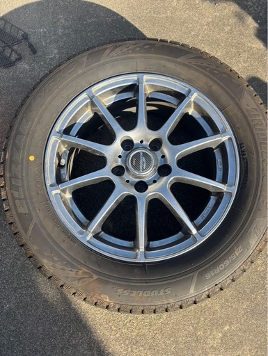 ブリヂストン215/60R16スタッドレス