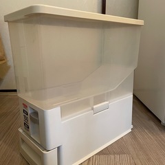 ⭐︎只今お話し中⭐︎…米櫃（10キロまで入る）の画像