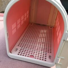JM20829S)アイリスオーヤマ ペットキャリー ピンク　犬猫小動物  幅：約24cm 高さ：約32cm 奥行：約42cm 中古品【取りに来られる方限定】の画像