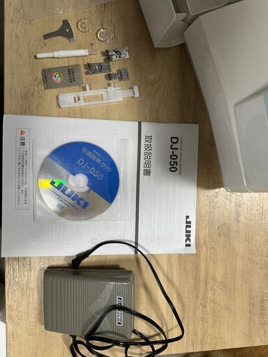 JUKI DJ-050 Computerized Sewing Machine with Box Feed and Foot Cont