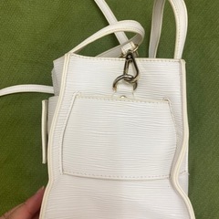 SALON de RUBAN ホワイト柔らかレザーショルダーバッグの画像