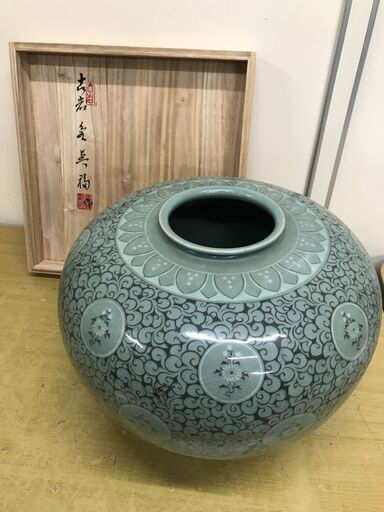 B041 古岩陶塾研究所 古岩 金興福 青磁 花瓶 共箱付   胴径 約36cm×高さ　約30cm 壷