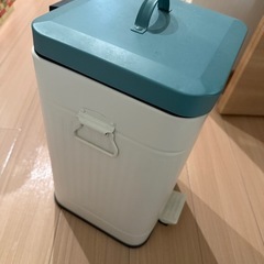 ゴミ箱の画像