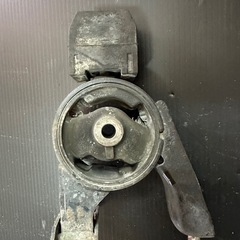 サクシード プロボックス　エンジンマウントの画像