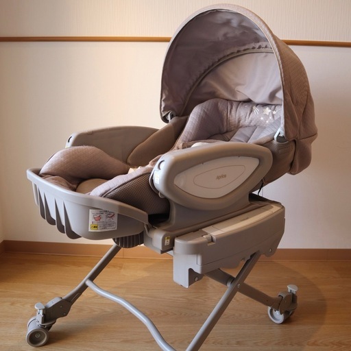 【美品】Aprica 電動ハイロー ユラリズム オートプレミアム　ムーンロック