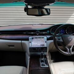 検査9年3月クアトロポルテ サンルーフ/サッビアレザーシート/ナビ/地デジ/バックカメラ/4席シートヒーター/パワートランク/前後センサー/ETCの画像