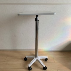 昇降機能付きテーブルの画像