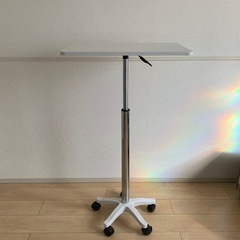 昇降機能付きテーブルの画像