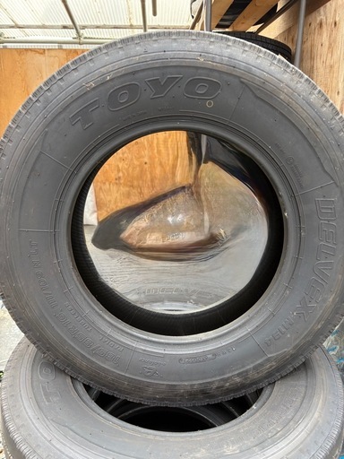 TOYO  タイヤ　１８５\８５R16