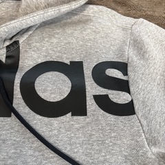 アディダスフードパーカーＸＯ
の画像