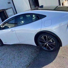 【走行700km】60系プリウス MXWH65 AWD ほぼ新車の画像